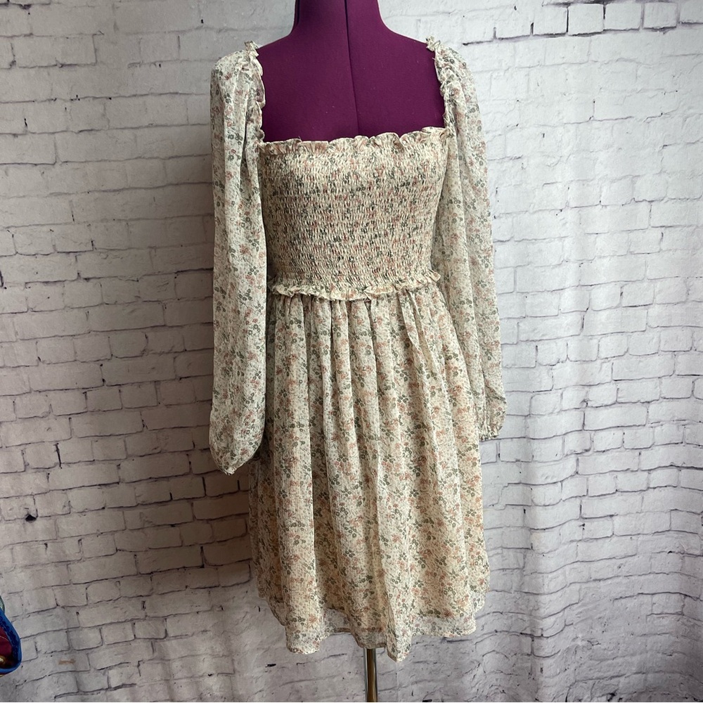 Dress forum size small tan floral print dress long flowy puff sleeves